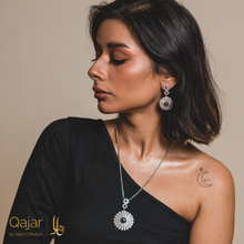 Load image into Gallery viewer, The Full Moon Pearl Bloom