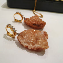 Load image into Gallery viewer, Peachy Glittering Gallaries