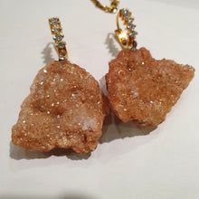 Load image into Gallery viewer, Peachy Glittering Gallaries