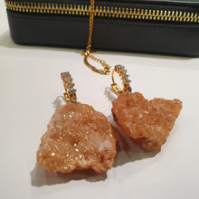 Load image into Gallery viewer, Peachy Glittering Gallaries