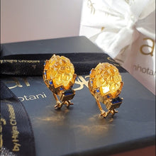 Load image into Gallery viewer, The Leilah Carved Flower Tops