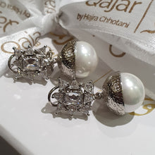 Load image into Gallery viewer, Classic Pearl Drop Earrings