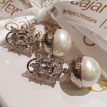 Load image into Gallery viewer, Classic Pearl Drop Earrings