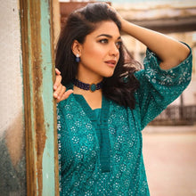 Load image into Gallery viewer, The Shah Bano - Blue Blooded Princess (Choker Set)