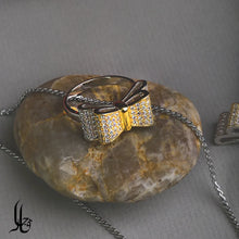 Load image into Gallery viewer, Bow Tie Pendant Set