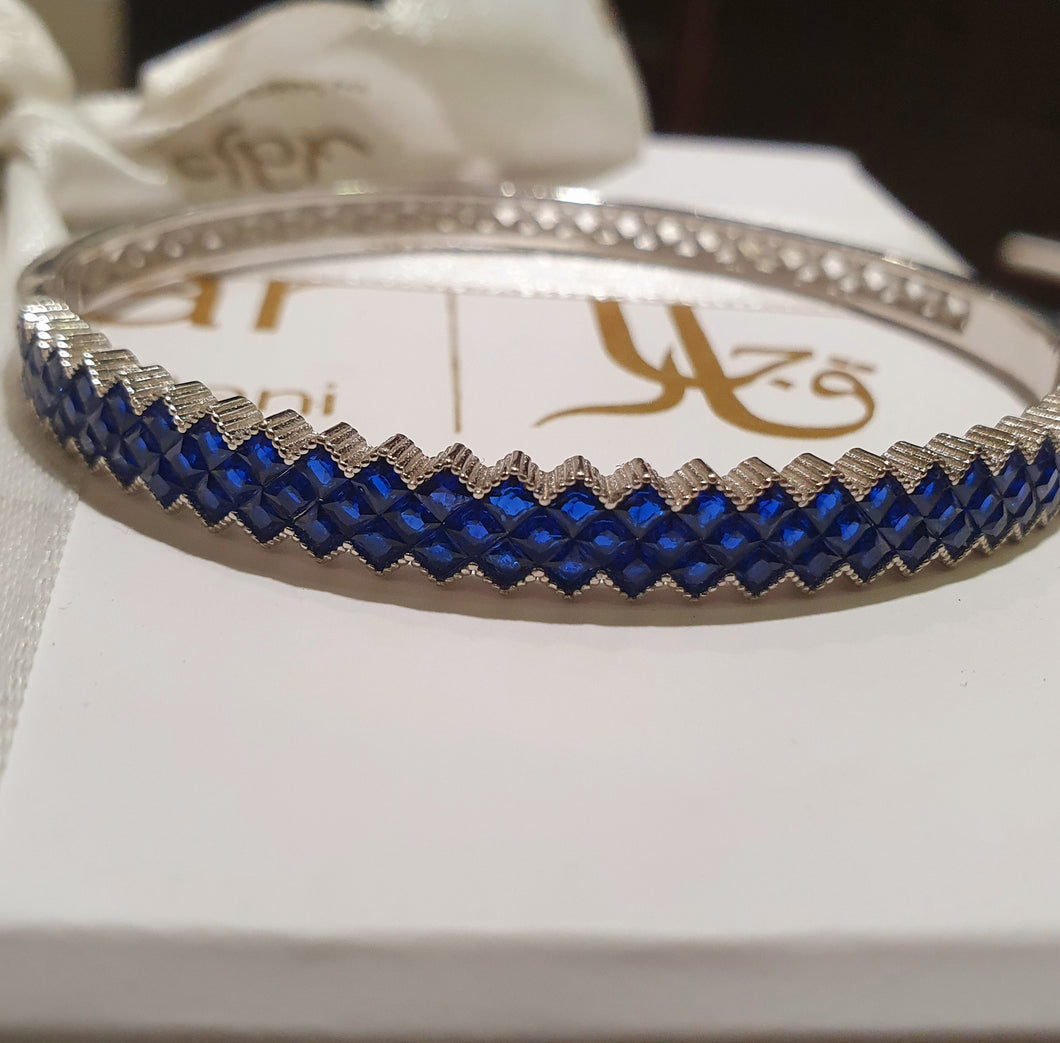 The Zigzag Invisible Setting Luxury Bracelet
